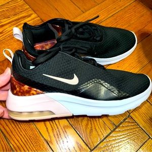 Nike Air Max Motion 2 Womens 8.5 Shoes Black White Barely Rose Pink CU4762-001